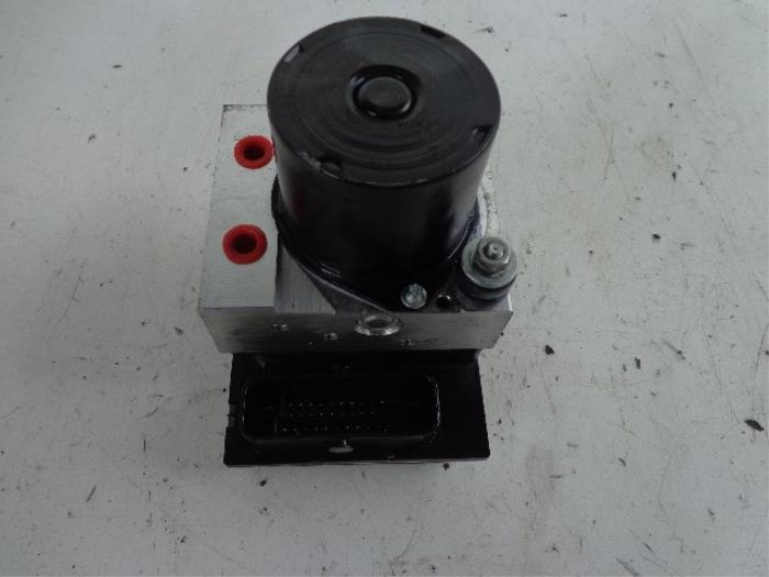 Gebrauchte ABS Pumpe Seat Ibiza IV (6J5) 1.2 TDI Ecomotive Preis € 50,00 Margenregelung angeboten von Autobedrijf Broekhuis B.V.