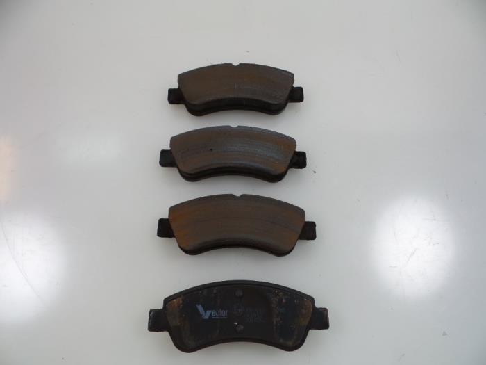 Front brake pad from a Peugeot 307 (3A/C/D) 1.6 16V 2003