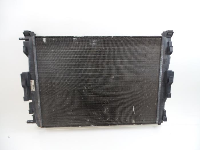 Radiator from a Renault Grand Scénic II (JM) 2.0 16V 2007