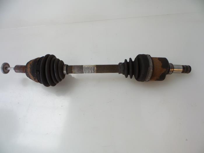 Front drive shaft, left from a Ford Focus 2 Wagon 1.6 TDCi 16V 110 2006