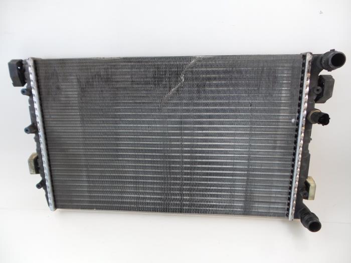Used Radiator Skoda Fabia II Combi 1.4i 16V Price € 25,00 Margin scheme offered by Autobedrijf Broekhuis B.V.