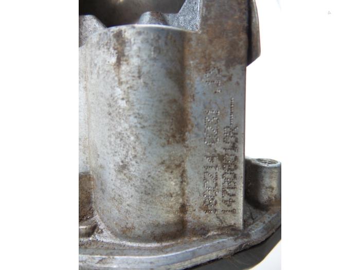 EGR valve from a Renault Captur (2R) 1.5 Energy dCi 90 FAP 2014