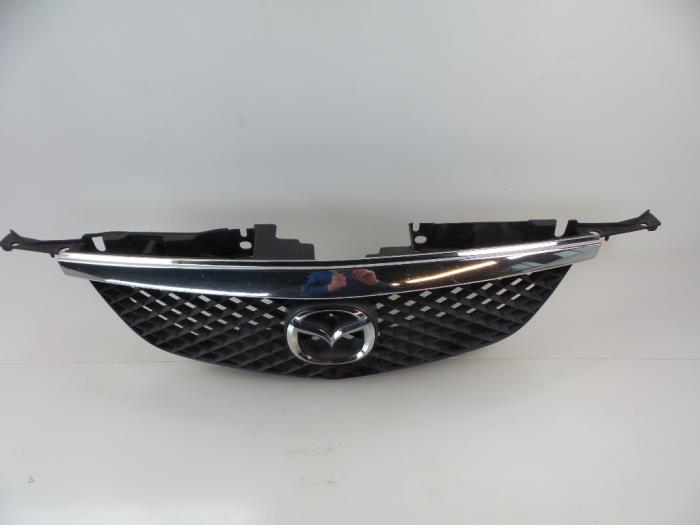 Używane Grill Mazda Premacy 1.8 16V Exclusive HP Cena € 20,00 Procedura marży oferowane przez Autobedrijf Broekhuis B.V.