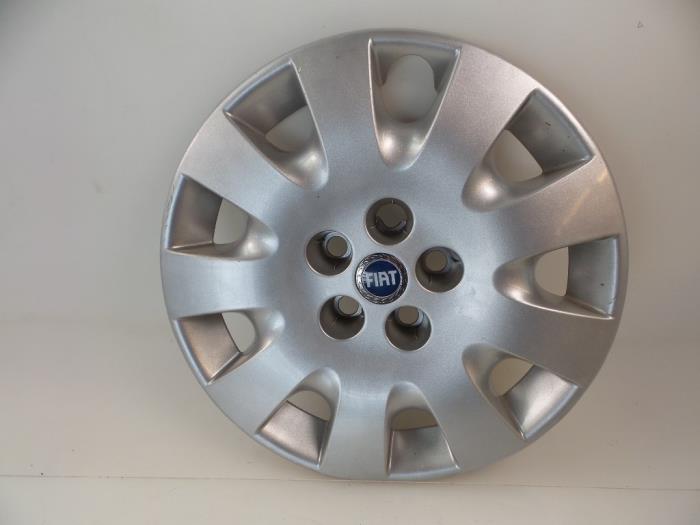 Używane Kolpak Fiat Croma (194) 2.2 MPI 16V Cena € 15,00 Procedura marży oferowane przez Autobedrijf Broekhuis B.V.