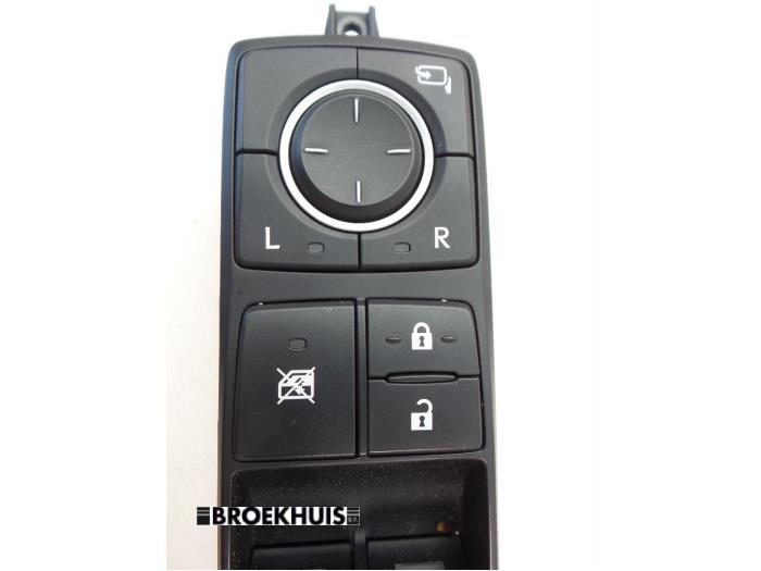 Elektrisches Fenster Schalter van een Lexus IS (E3) 300h 2.5 16V 2013