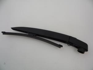 Used Rear wiper arm Renault Clio IV Estate/Grandtour (7R) 0.9 Energy TCE 12V Price € 15,00 Margin scheme offered by Autobedrijf Broekhuis B.V.