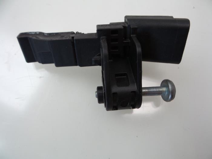 Begagnade Vevaxelsensor Peugeot 208 I (CA/CC/CK/CL) 1.0 Vti 12V PureTech Pris € 15,00 Marginaltabell erbjuds av Autobedrijf Broekhuis B.V.