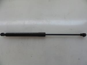 Used Rear gas strut, right Renault Clio IV Estate/Grandtour (7R) 0.9 Energy TCE 12V Price € 15,00 Margin scheme offered by Autobedrijf Broekhuis B.V.