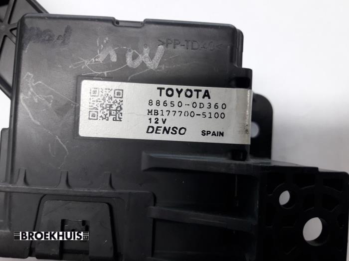 Relais climatisation d'un Toyota Yaris III (P13) 1.0 12V VVT-i 2013