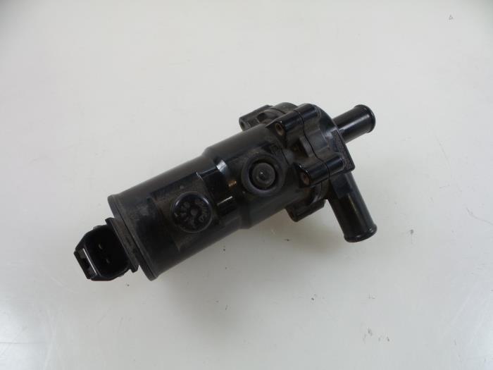 Begagnade Vattenpump Toyota Prius (NHW20) 1.5 16V Pris € 20,00 Marginaltabell erbjuds av Autobedrijf Broekhuis B.V.