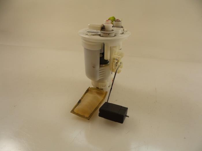 Electric fuel pump from a Suzuki Alto (GF) 1.0 12V 2012