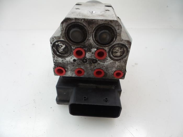Begagnade ABS-pump Opel Vectra C Caravan 2.2 DIG 16V Pris € 25,00 Marginaltabell erbjuds av Autobedrijf Broekhuis B.V.