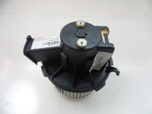 Usados Motor de ventilador de calefactor Fiat 500 (312) 0.9 TwinAir 85 Precio € 40,00 Norma de margen ofrecido por Autobedrijf Broekhuis B.V.