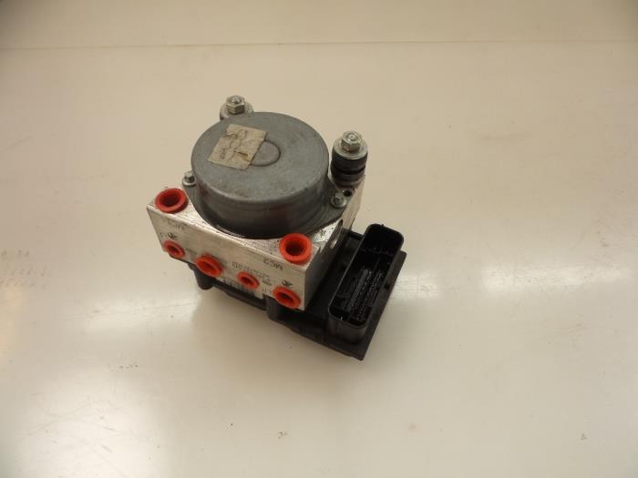 Begagnade ABS-pump Fiat 500 (312) 0.9 TwinAir 85 Pris € 50,00 Marginaltabell erbjuds av Autobedrijf Broekhuis B.V.