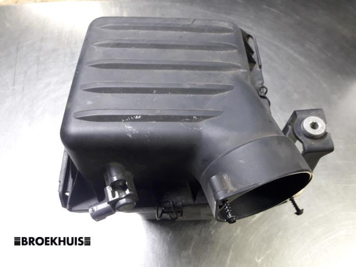 Begagnade Luftfilterhus Chrysler 300 C Touring 3.0 CRD 24V Pris € 25,00 Marginaltabell erbjuds av Autobedrijf Broekhuis B.V.