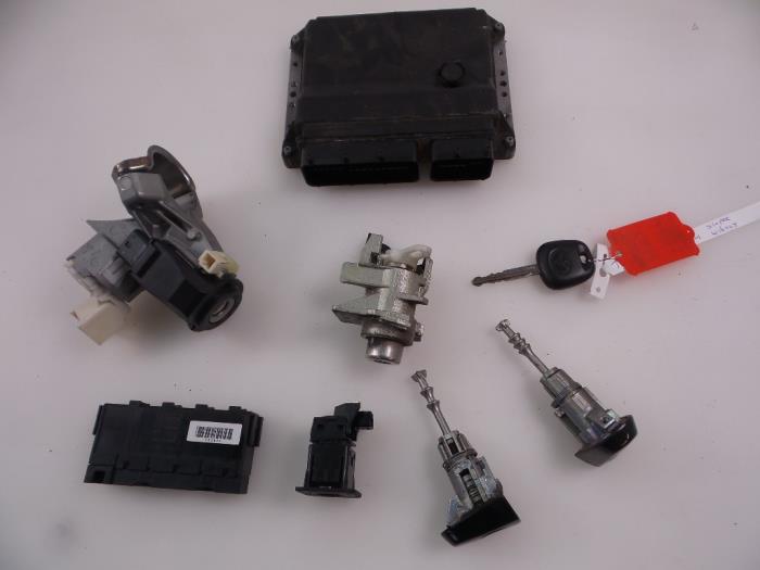 Used Injection computer Toyota Yaris II (P9) 1.3 16V VVT-i Price € 50,00 Margin scheme offered by Autobedrijf Broekhuis B.V.