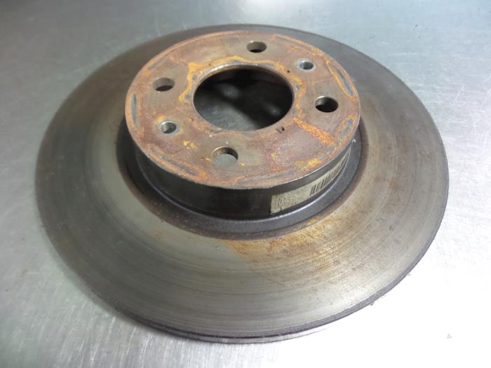 Front brake disc from a Fiat 500 (312) 0.9 TwinAir 65 2014