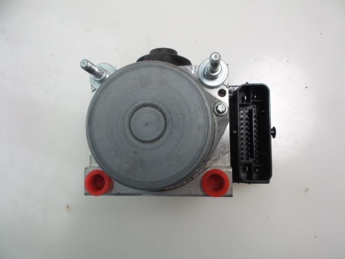 Begagnade ABS-pump Fiat 500 (312) 0.9 TwinAir 65 Pris € 75,00 Marginaltabell erbjuds av Autobedrijf Broekhuis B.V.