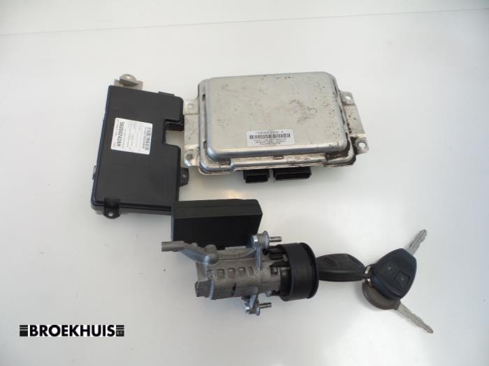 Used Injection computer Chrysler 300 C Touring 3.0 CRD 24V Price € 60,00 Margin scheme offered by Autobedrijf Broekhuis B.V.
