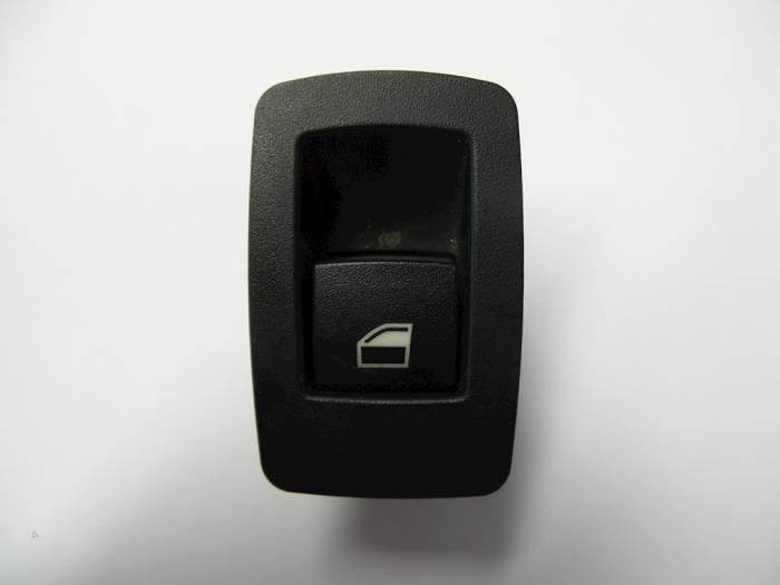 Używane Przelacznik BMW 1 serie (F20) 118d 2.0 16V Cena € 10,00 Procedura marży oferowane przez Autobedrijf Broekhuis B.V.
