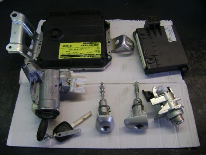 Injection computer from a Toyota Yaris II (P9) 1.33 16V Dual VVT-I 2010