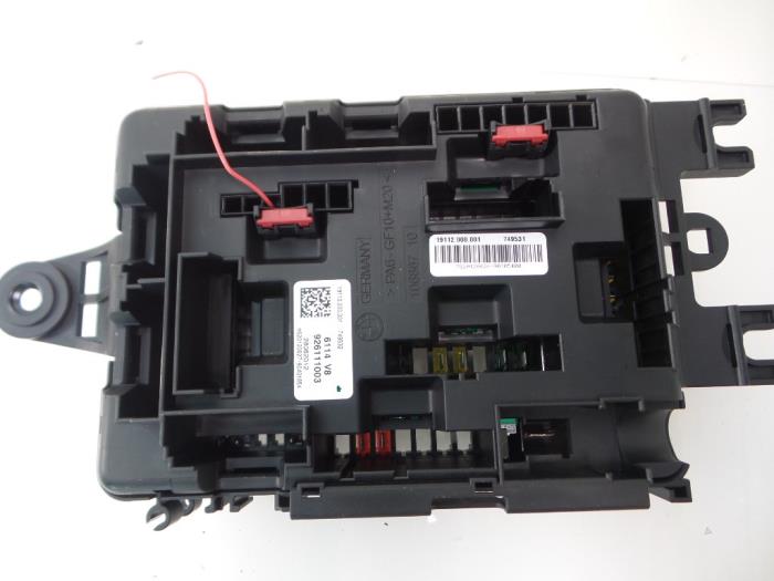 Fuse box from a BMW 1 serie (F20) 118d 2.0 16V 2012