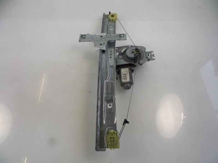 Window mechanism 4-door, front right from a Peugeot 207 SW (WE/WU) 1.6 HDi 16V 2008