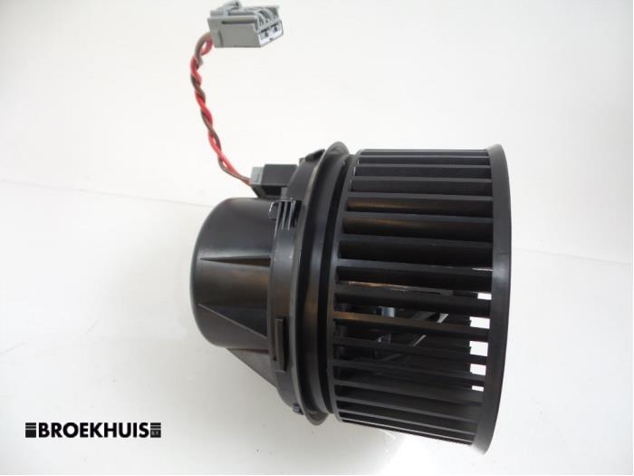 Heating and ventilation fan motor from a Volvo V40 (MV) 2.0 D4 16V 2014