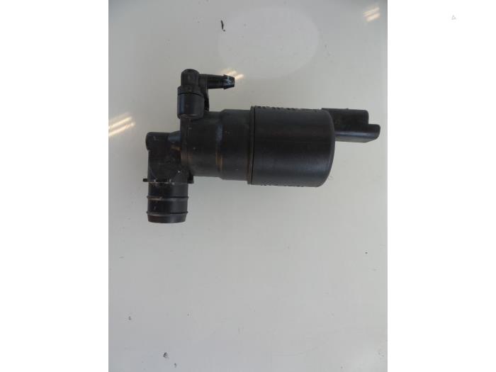 Windscreen washer pump from a Citroën Jumpy (G9) 2.0 HDiF 16V 125 2012