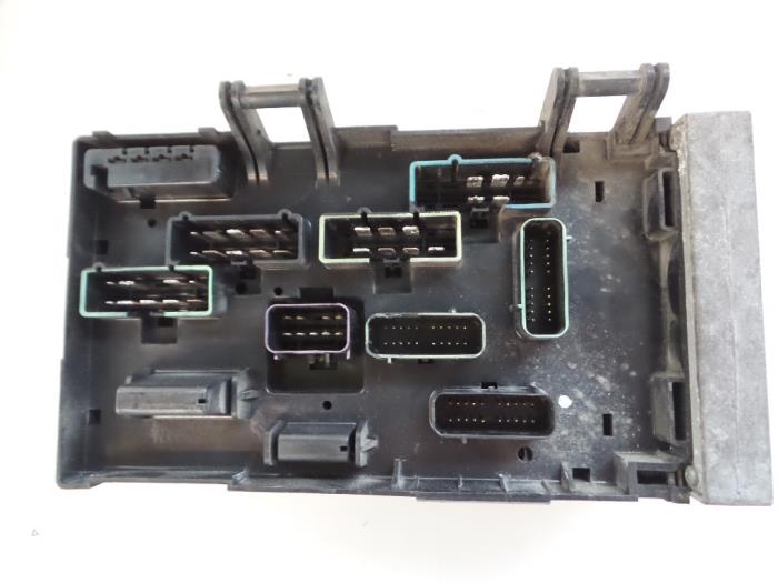 chrysler voyager 2006 fuse box location