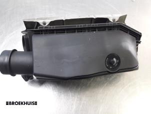 Używane Obudowa filtra powietrza Mercedes E (W210) 3.2 E-320 CDI 24V Cena € 15,00 Procedura marży oferowane przez Autobedrijf Broekhuis B.V.