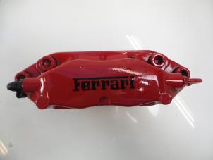 Usagé Etrier de frein (pince) arrière droit Ferrari 360 Modena Spider 3.6 V8 40V Prix € 400,00 Règlement à la marge proposé par Autobedrijf Broekhuis B.V.