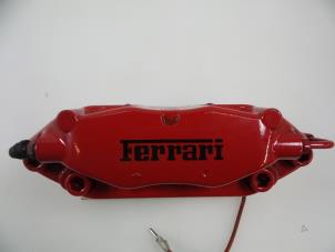 Usagé Etrier de frein avant droit Ferrari 360 Modena Spider 3.6 V8 40V Prix € 500,00 Règlement à la marge proposé par Autobedrijf Broekhuis B.V.