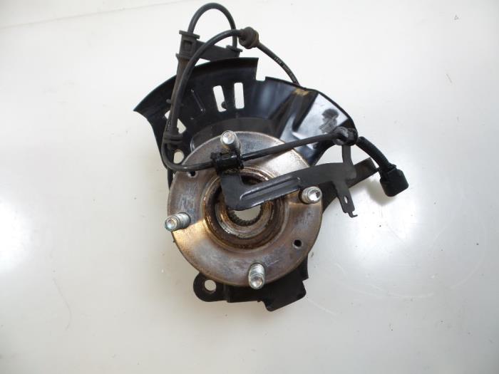 Knuckle, front left from a Hyundai i20 1.2i 16V 2013