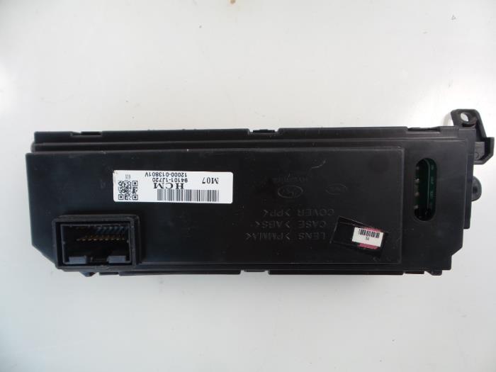 Begagnade Innerdisplay Hyundai i20 1.2i 16V Pris € 35,00 Marginaltabell erbjuds av Autobedrijf Broekhuis B.V.
