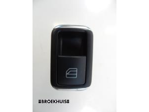 Usados Interruptor Mercedes C (W204) 2.2 C-220 CDI 16V BlueEFFICIENCY Precio € 10,00 Norma de margen ofrecido por Autobedrijf Broekhuis B.V.