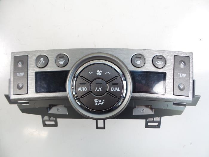 Panel de control de calefacción de un Toyota Verso 2.0 16V D-4D-F 2010