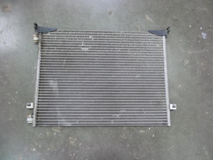 Air conditioning radiator from a Opel Vivaro 2.0 16V 2004