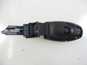 Used Steering wheel mounted radio control Peugeot 5008 I (0A/0E) 1.6 HDiF 16V Price € 15,00 Margin scheme offered by Autobedrijf Broekhuis B.V.