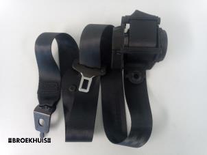 Used Rear seatbelt, left Renault Clio IV Estate/Grandtour (7R) 1.5 Energy dCi 90 FAP Price on request offered by Autobedrijf Broekhuis B.V.