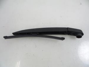 Used Rear wiper arm Renault Clio IV Estate/Grandtour (7R) 1.5 Energy dCi 90 FAP Price € 20,00 Margin scheme offered by Autobedrijf Broekhuis B.V.