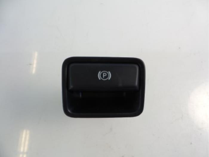 Handbremse Schalter van een Mercedes-Benz A (W176) 1.5 A-180 CDI, A-180d 16V 2014