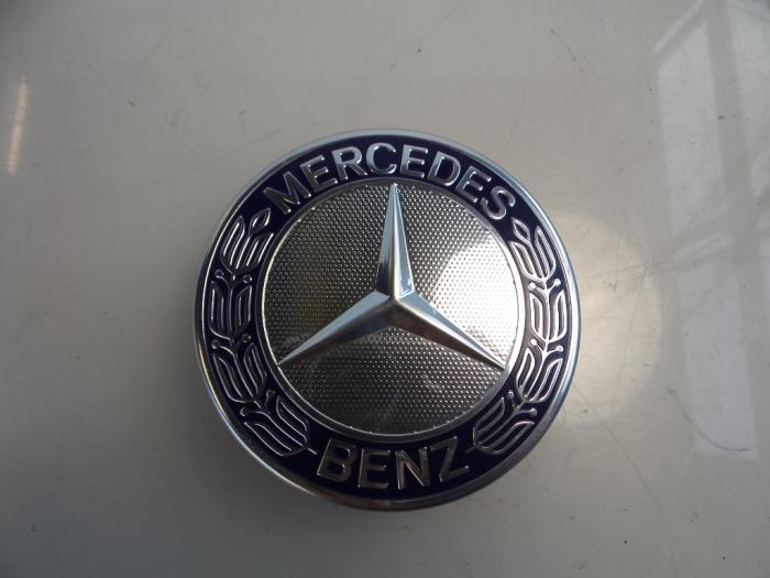 Tapacubos de un Mercedes-Benz A (W176) 1.5 A-180 CDI, A-180d 16V 2014