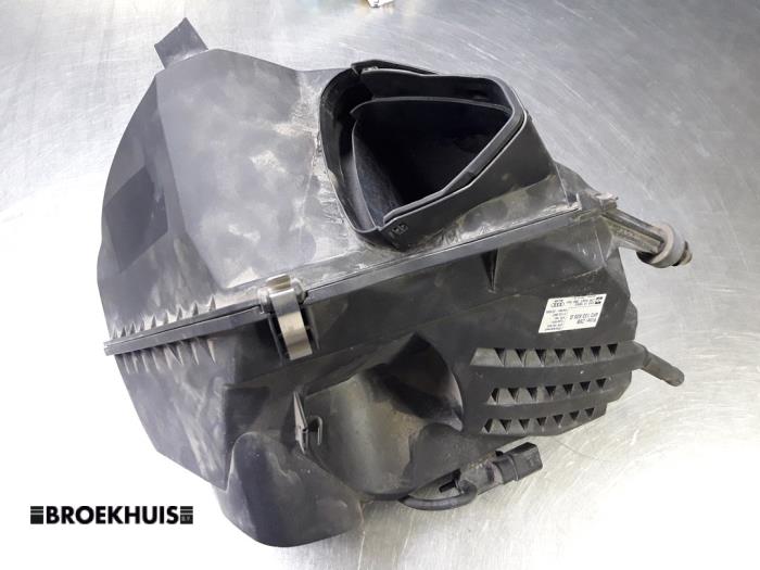 Gebrauchte Luftfiltergehäuse Audi A6 Avant Quattro (C6) 3.2 V6 24V FSI Preis € 25,00 Margenregelung angeboten von Autobedrijf Broekhuis B.V.