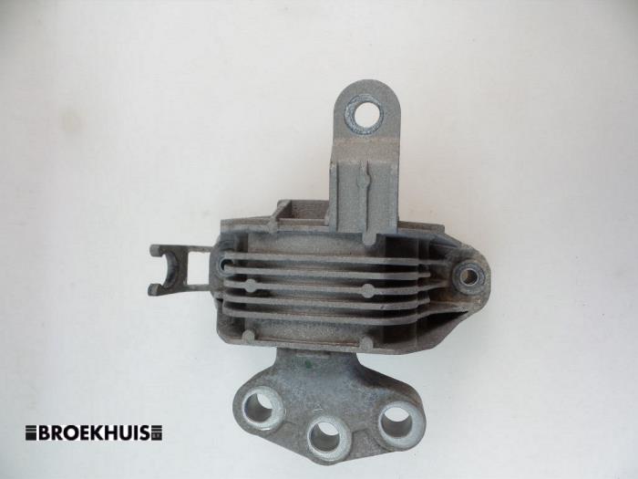 Used Engine mount Opel Astra J (PC6/PD6/PE6/PF6) 1.6 16V Ecotec Price € 20,00 Margin scheme offered by Autobedrijf Broekhuis B.V.