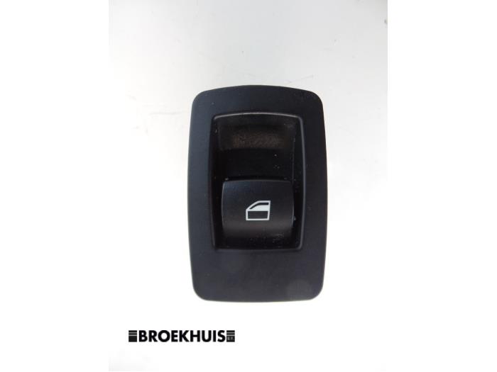 Używane Przelacznik BMW X6 (E71/72) xDrive35d 3.0 24V Cena € 10,00 Procedura marży oferowane przez Autobedrijf Broekhuis B.V.