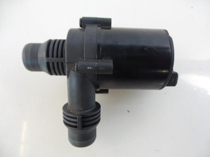 Begagnade Vattenpump BMW X6 (E71/72) xDrive35d 3.0 24V Pris € 45,00 Marginaltabell erbjuds av Autobedrijf Broekhuis B.V.