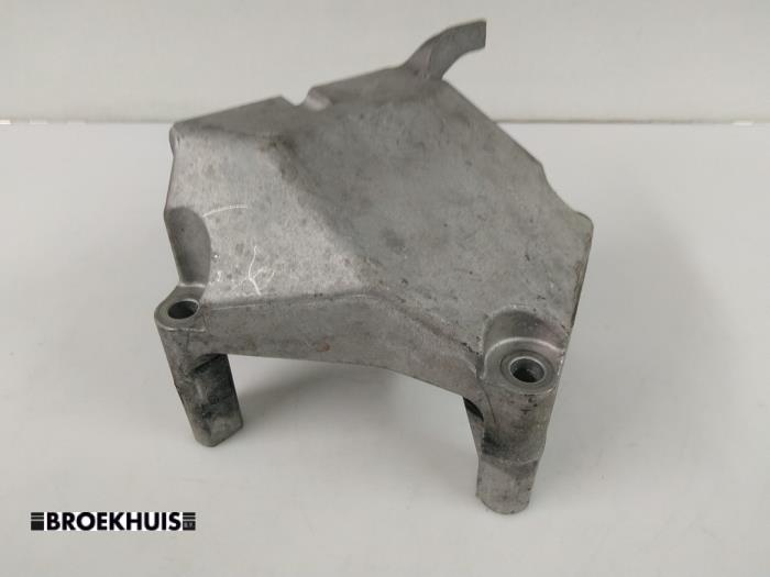 Usagé Support moteur Opel Astra J (PD5/PE5) 1.4 Turbo 16V Prix € 20,00 Règlement à la marge proposé par Autobedrijf Broekhuis B.V.