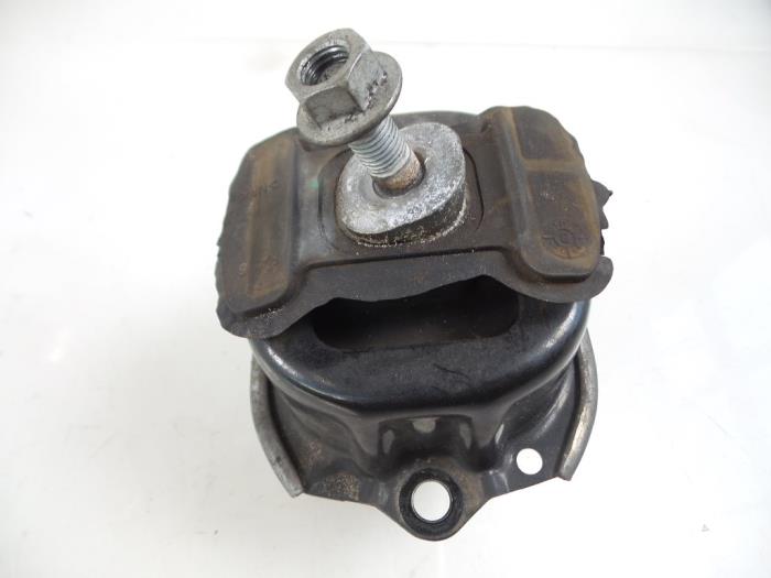 Engine mount from a BMW X6 (E71/72) xDrive35d 3.0 24V 2009
