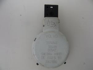 Usados Sensor de lluvia Volvo V40 (MV) 1.6 T3 GTDi 16V Precio € 20,00 Norma de margen ofrecido por Autobedrijf Broekhuis B.V.